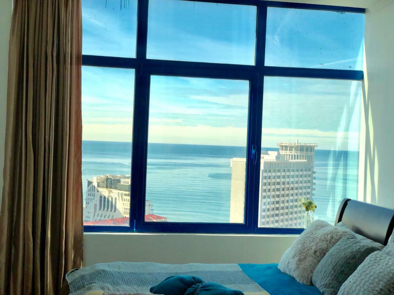 Cozy Bright Apartment With Amazing Sea View Batoumi Extérieur photo