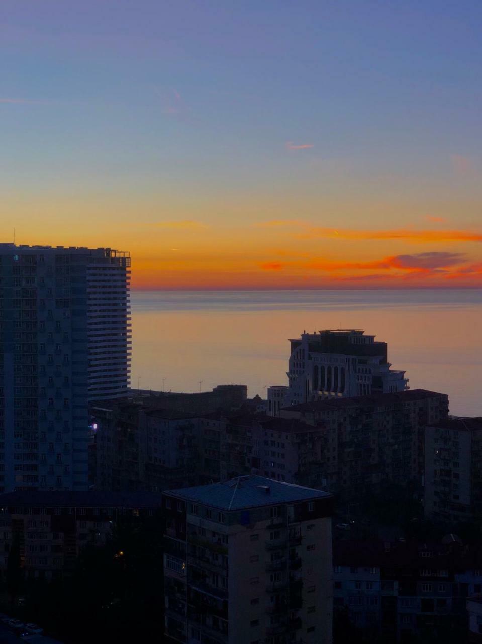 Cozy Bright Apartment With Amazing Sea View Batoumi Extérieur photo