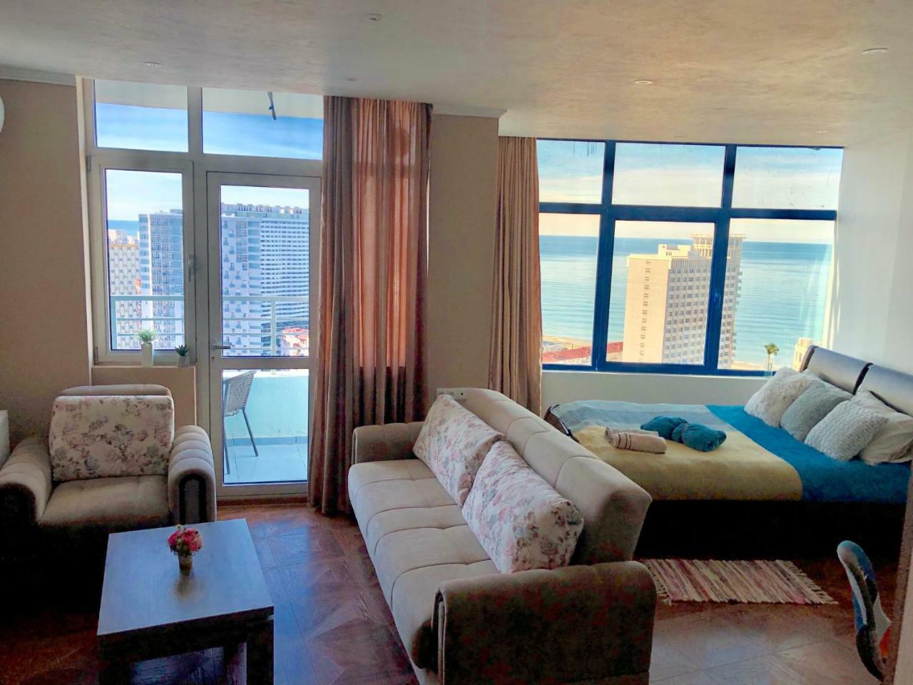 Cozy Bright Apartment With Amazing Sea View Batoumi Extérieur photo